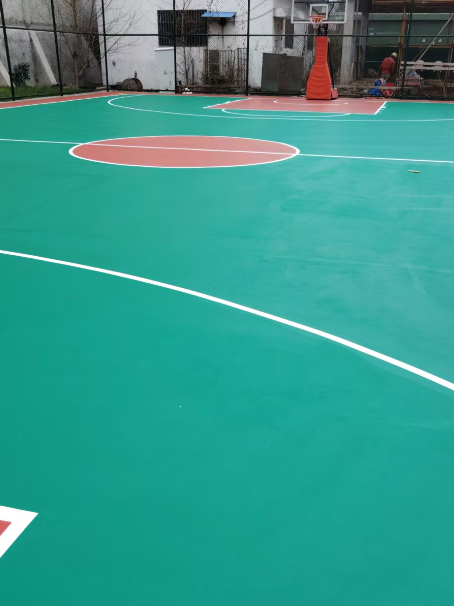 梅江 球场长期使用易出现地面开裂